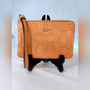 NWOT COACH Perforated Leather Corner Zip Wristlet in  Honey/Tan Color
